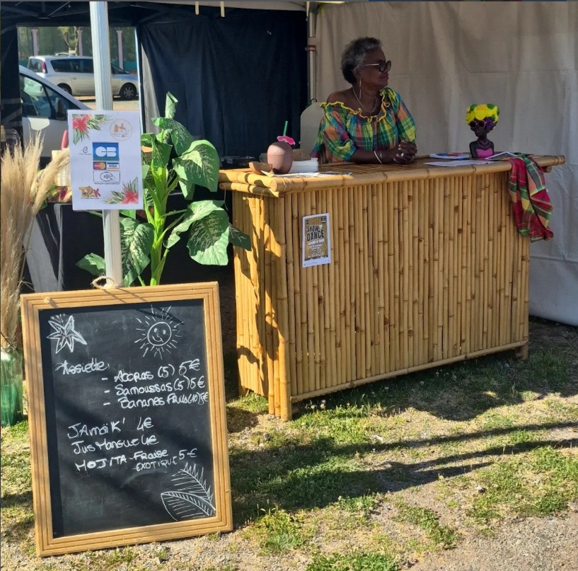 A Kaz Liscyenne en stand sur un marché / foire